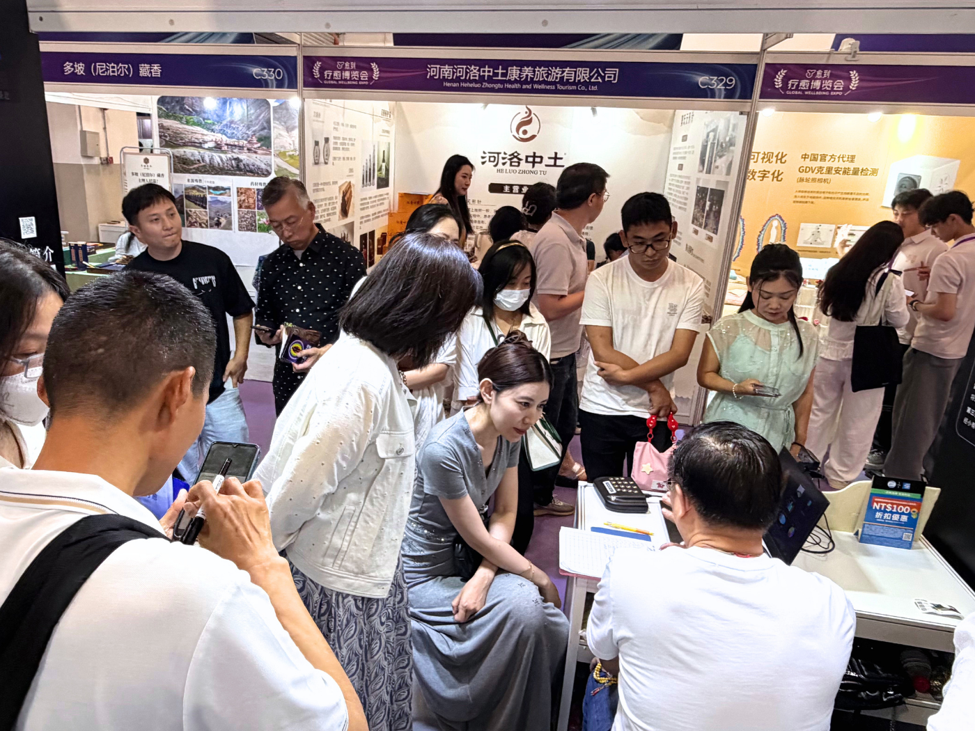 AVS氣場儀於第六屆上海療癒博覽會現場展示與操作